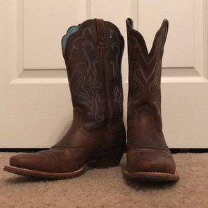Ariat cowgirl boots